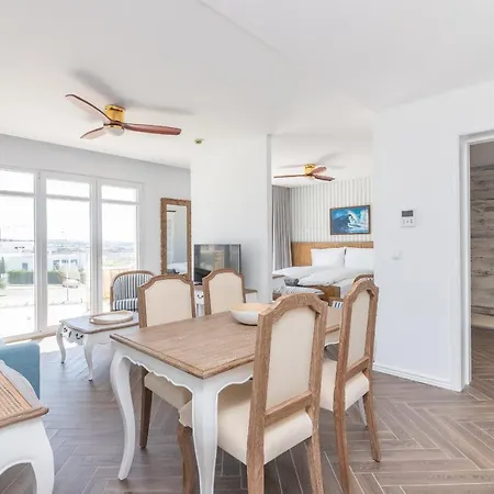 Altido Ocean View Apts With Pool And Parking Lourinhã