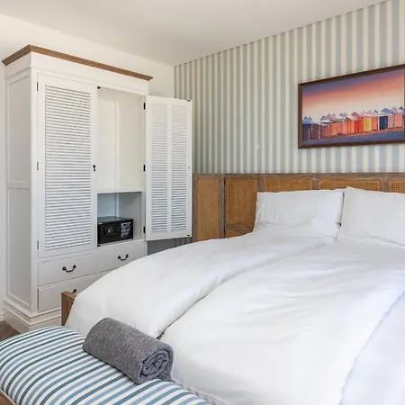 Altido Ocean View Apts With Pool And Parking