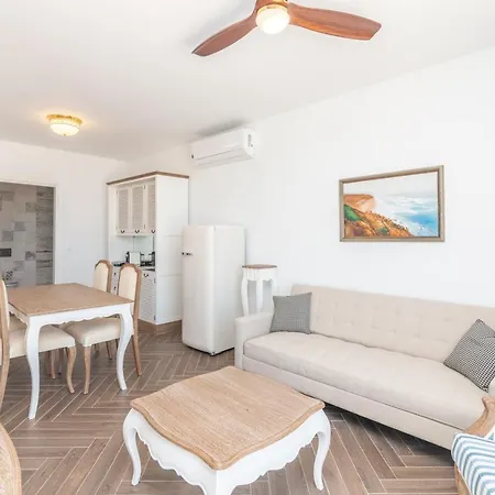 Altido Ocean View Apts With Pool And Parking Apartamento