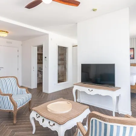 Altido Ocean View Apts With Pool And Parking