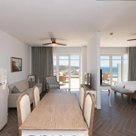 Altido Ocean View Apts With Pool And Parking