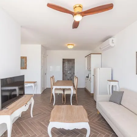Apartamento Altido Ocean View Apts With Pool And Parking