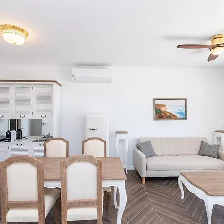 Altido Ocean View Apts With Pool And Parking アパート *